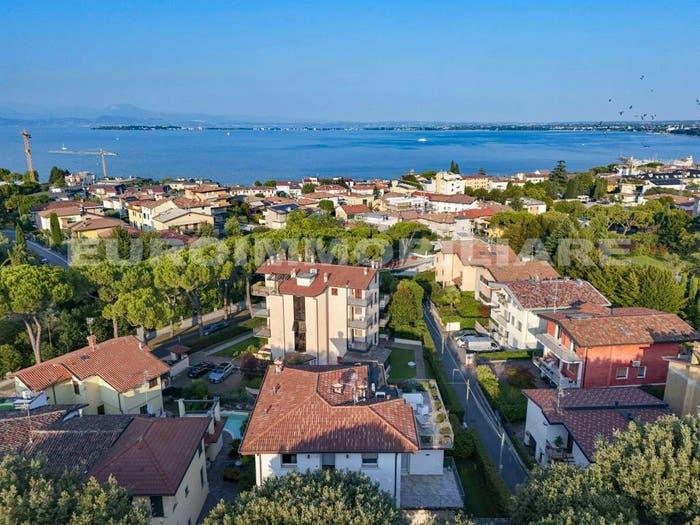 Casa con 6 locali in vendita in Via Santa Scolastica, Desenzanino, Desenzano del Garda