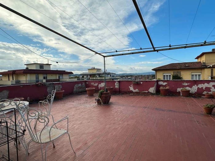 Casa con 5 locali in vendita in Via Caduti di Cefalonia, Novoli, Firenze