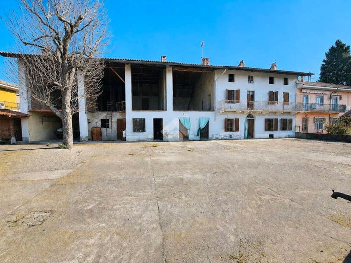 Casa con 6 locali in vendita in Via Lago, Centro, Alice Castello