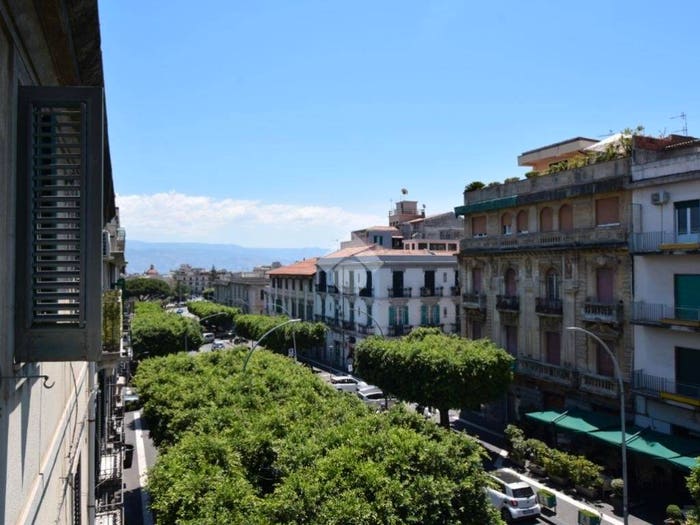 Appartamento quadrilocale in vendita in VIA TOMMASO CANNIZZARO, Centro Storico, Messina