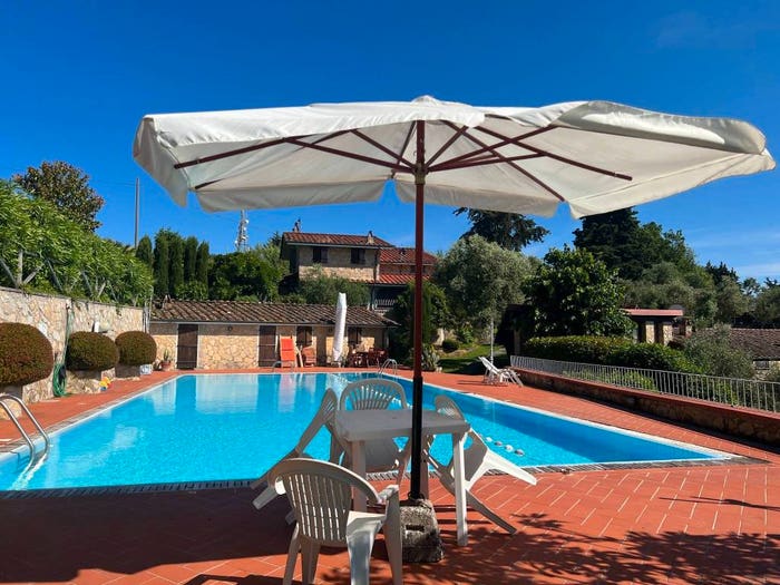Casa con 6 locali in vendita in Camaiore Paese, Camaiore