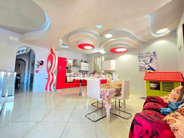 Casa con 6 locali in vendita in via Cesare Abba, Centro, Avola