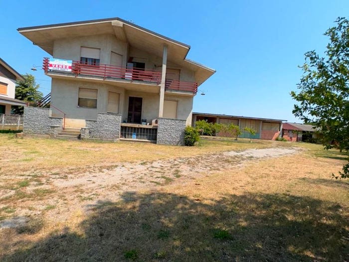 Casa con 6 locali in vendita in Località Pian Mezzano, Farigliano