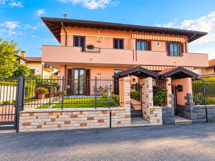 Casa con 5 locali in vendita in Via Piccinelli, Centro, Lonate Pozzolo