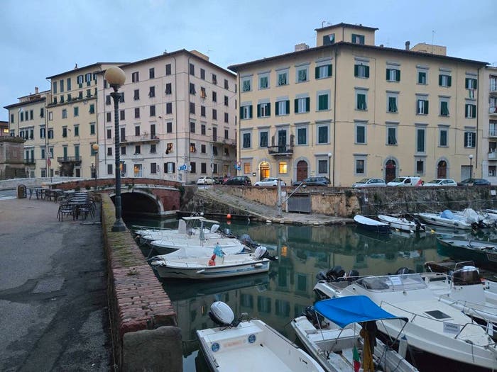 Appartamento con 6 locali in vendita in Scali del Monte Pio, Quartiere Venezia, Livorno