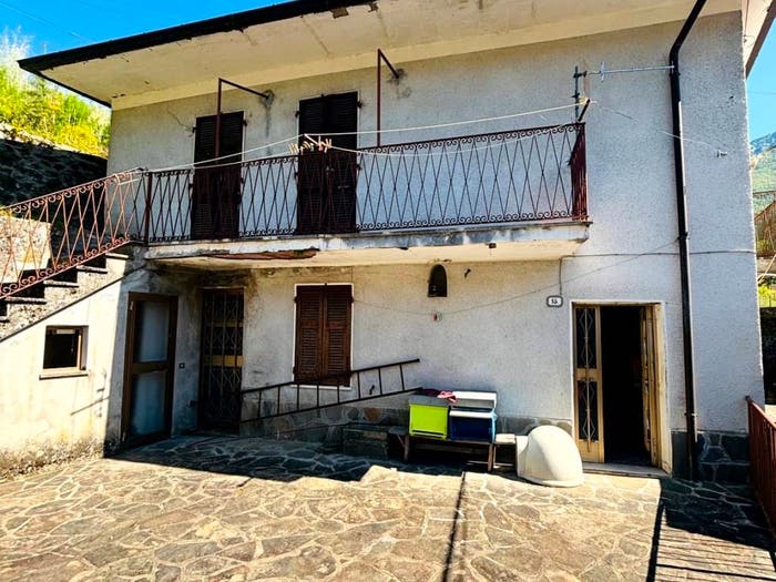 Casa quadrilocale in vendita in Strada Provinciale Diramazione di Bagnone, Bagnone