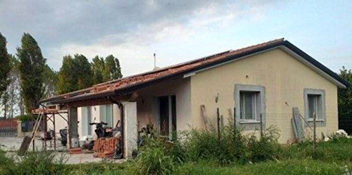 Casa con 6 locali in vendita in Via Principe, Roncade