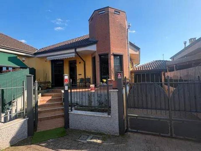 Casa quadrilocale in vendita in Via Goldoni, Tornavento, Lonate Pozzolo