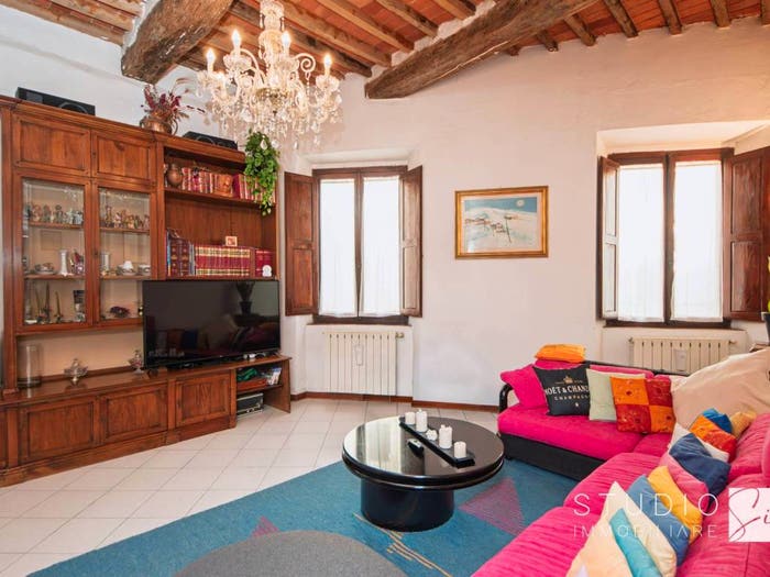 Appartamento con 5 locali in vendita in Via dei Pappagalli, Centro Storico, Pistoia