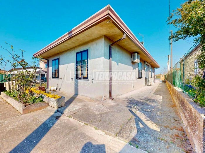 Casa trilocale in vendita in Via I Maggio, Isola Verde Ca' Lino, Chioggia