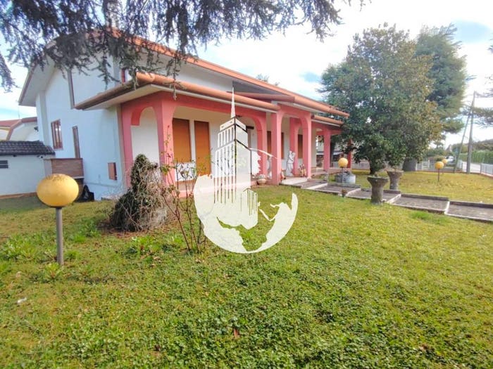 Casa con 6 locali in vendita in Via Liberato Pravato, Centro, Paese