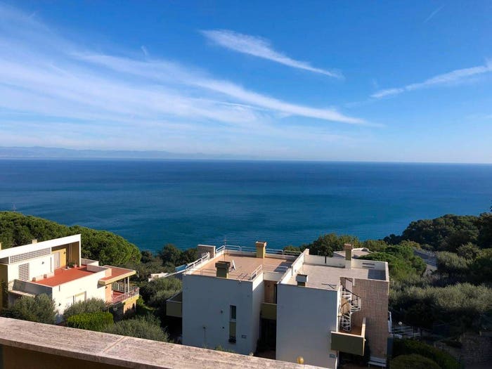Appartamento quadrilocale in vendita in Via Pian dei Rossi, Bergeggi