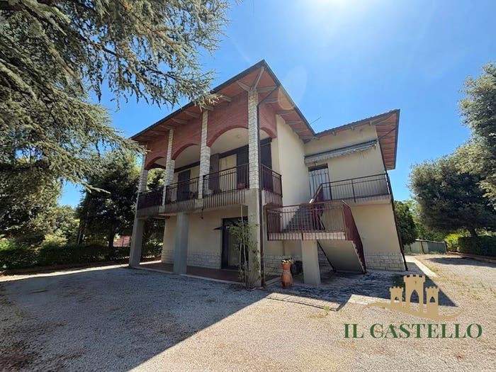 Casa quadrilocale in vendita in Via dei Lecci, Porto, Castiglione del Lago
