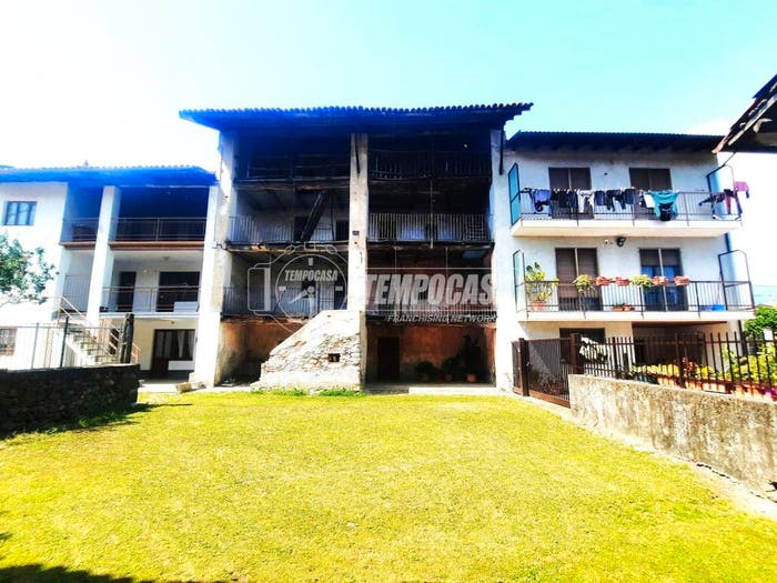 Casa con 6 locali in vendita in Centro, Lessolo