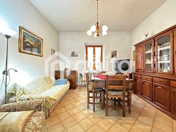 Casa con 5 locali in vendita in Via Raffaello Sanzio, Ambra, Bucine