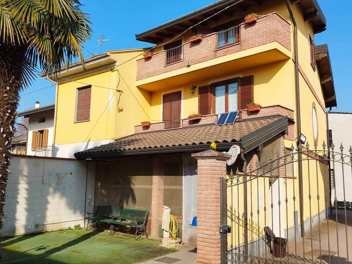 Casa con 6 locali in vendita in Via Lavatelli, Centro, Cassolnovo