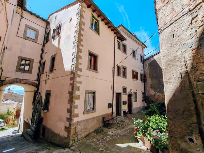 Casa trilocale in vendita in Vicolo Sernini, Centro, Cortona