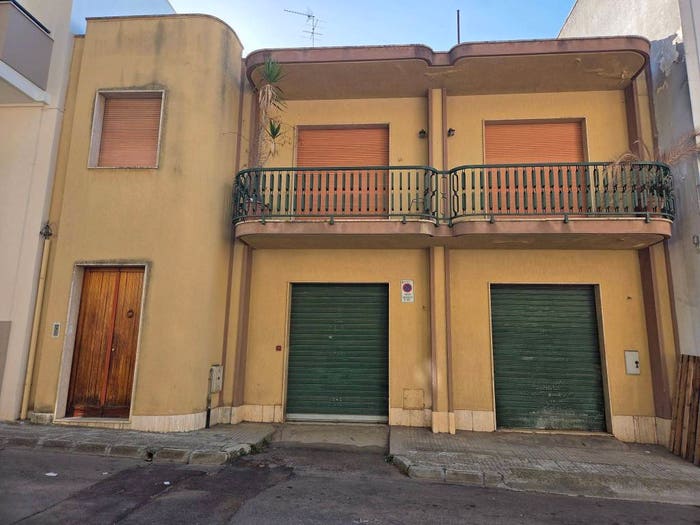 Appartamento con 6 locali in vendita in Via Napoleone Bonaparte, Centro, Parabita