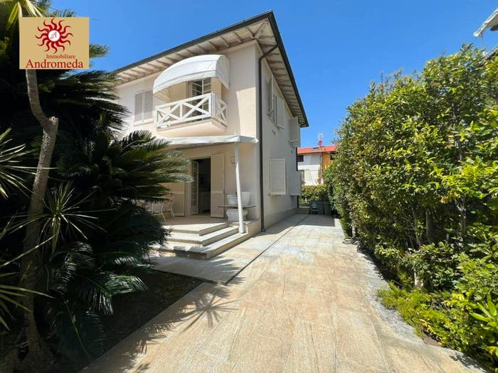 Casa con 5 locali in vendita in Piazza Guglielmo Marconi, Centro, Forte dei Marmi