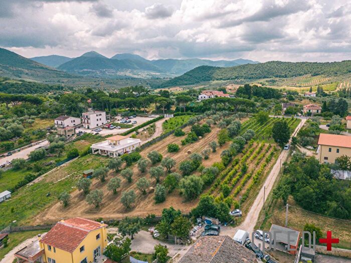 Casa quadrilocale in vendita in Via Colli, Poggio Nativo