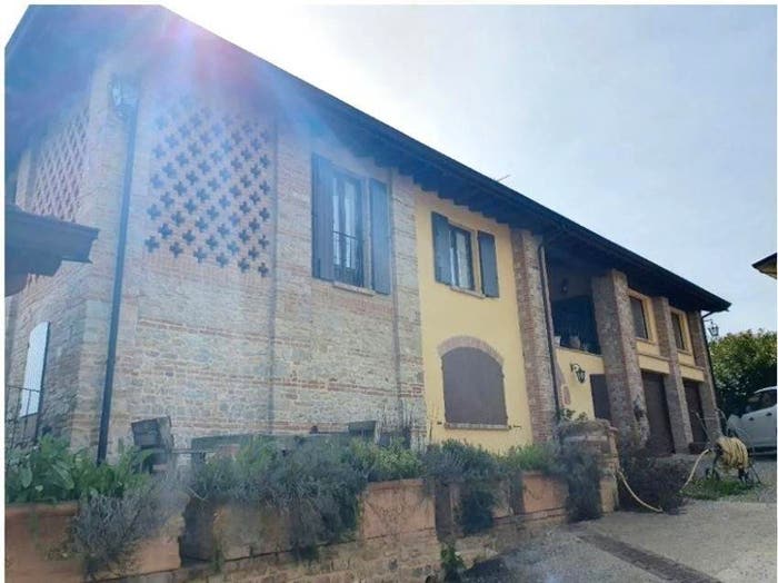 Casa con 6 locali in vendita in Frazione Rezzano Località Belvedere, Carpaneto Piacentino