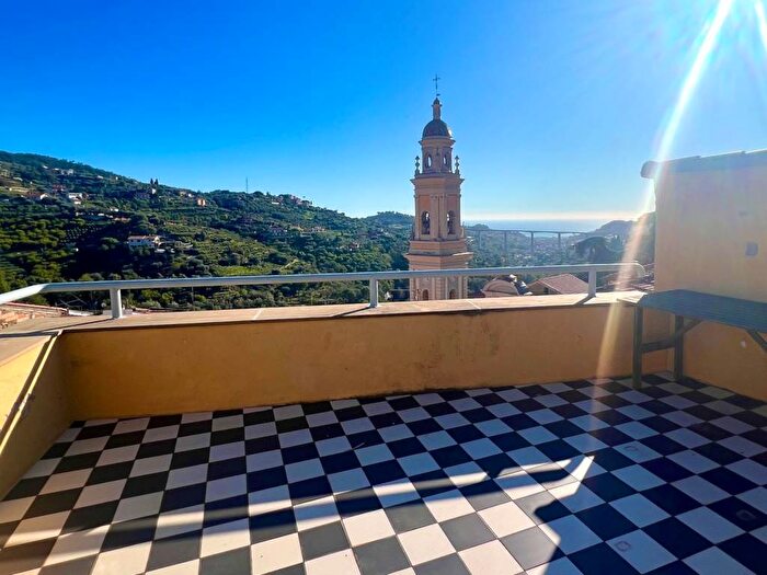 Casa con 6 locali in vendita in Centro, Vallebona