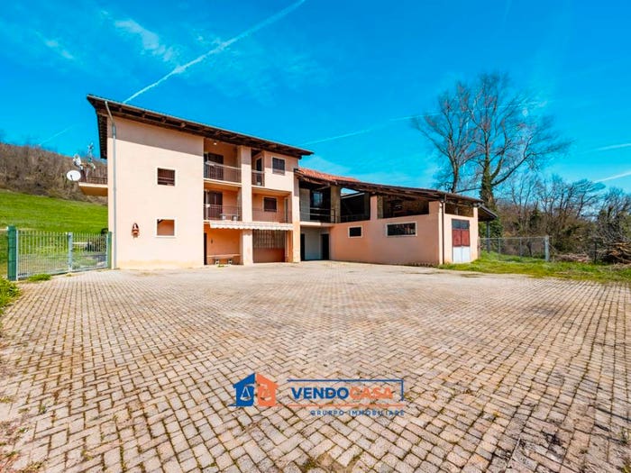 Casa quadrilocale in vendita in Frazione Cornati, Murazzano