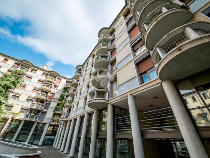 Appartamento trilocale in vendita in Via CUSTODI, Corso San Gottardo, Milano