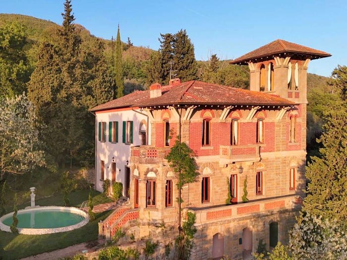 Casa con 6 locali in vendita in Loro Ciuffenna, Centro