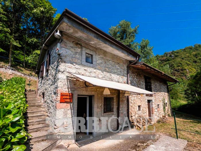 Casa bilocale in vendita in Via Bracc, Alzano Lombardo