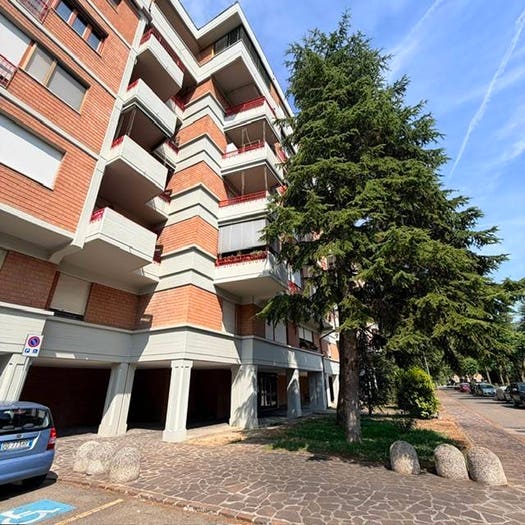 Appartamento quadrilocale in vendita in Villaggio Giardino, Modena