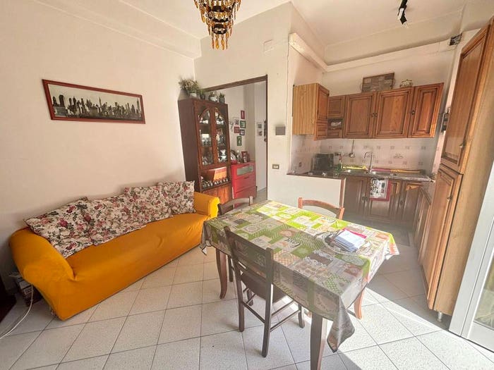 Appartamento trilocale in vendita in Viale Roma, Puliche, Massa
