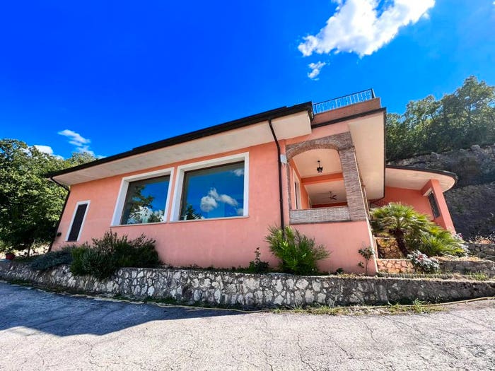 Casa con 6 locali in vendita in Contrada Aia Comune, Arpino