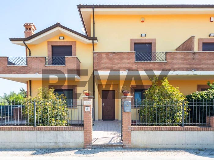 Casa con 6 locali in vendita in Via Villa Andreoli, Lanciano