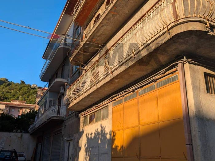 Appartamento trilocale in vendita in VIA OLIVETO, Gaggi