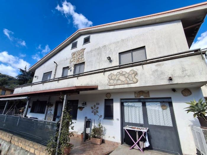 Casa con 6 locali in vendita in Viale Vincenzo Gattoleo, Pontegrande Sant'Elia, Catanzaro