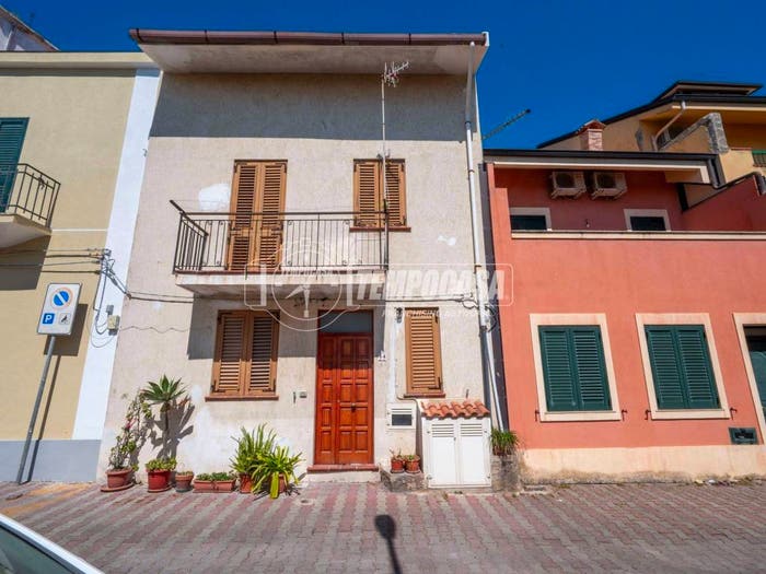 Appartamento con 5 locali in vendita in Via terranova, Santa Lucia San Filippo, Messina