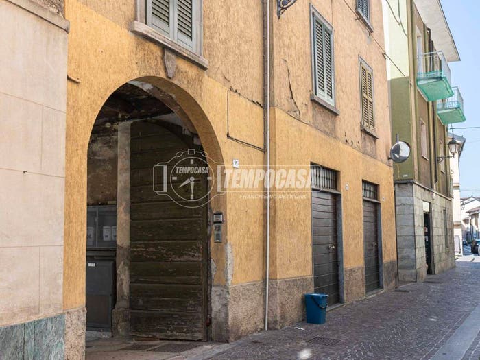 Appartamento bilocale in vendita in Via Maggio, Centro, Oggiono