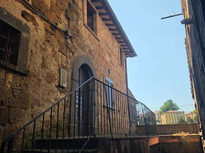 Casa trilocale in vendita in Via Porta Vecchia, Centro, Bagnoregio