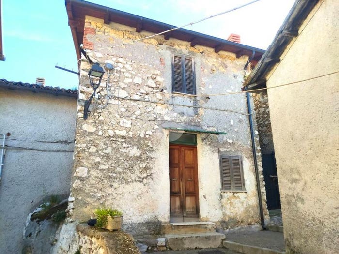 Casa bilocale in vendita in Via Corte, Centro, Arcinazzo Romano