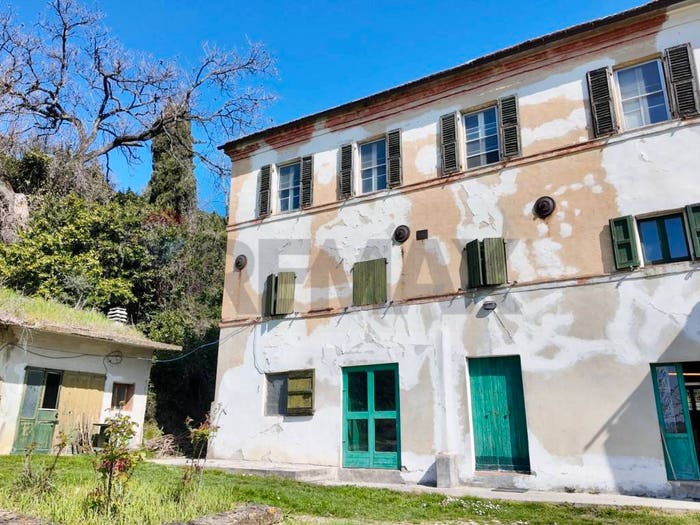 Casa con 6 locali in vendita in Paterno, Ancona