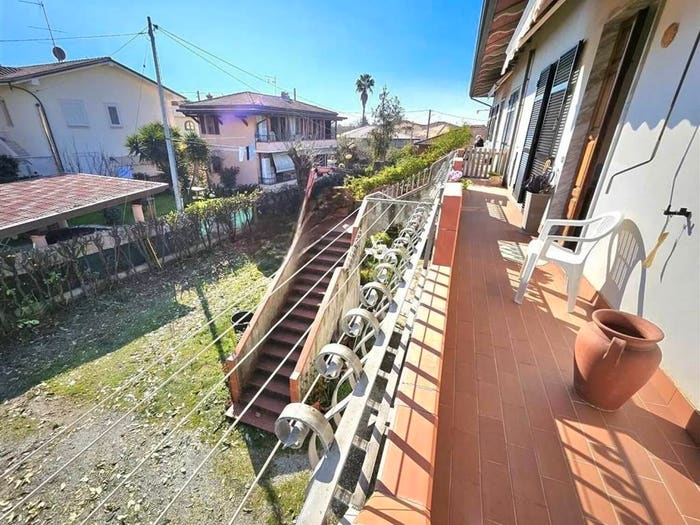 Appartamento con 6 locali in vendita in Via Marina Vecchia, Puliche, Massa