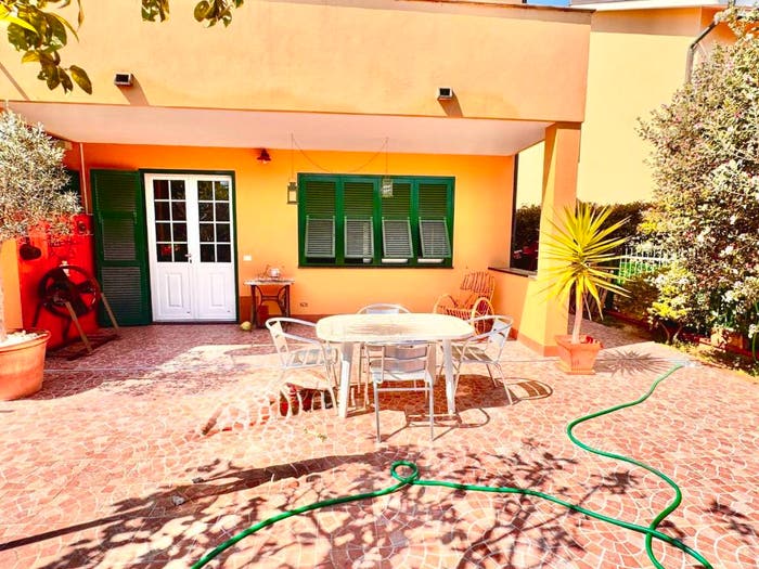 Casa con 5 locali in vendita in Via Trento e Trieste, Borgio, Borgio Verezzi