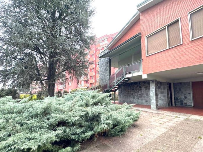Casa con 6 locali in vendita in Via Novembre, Centro, Opera