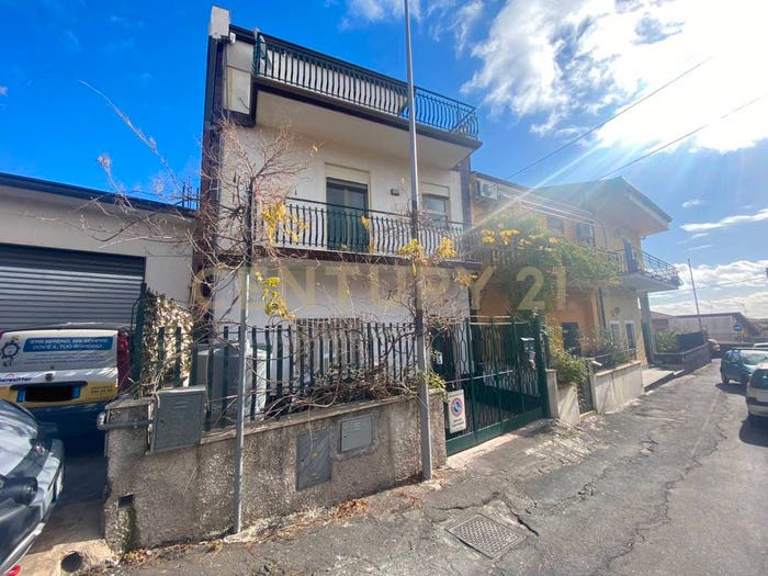 Casa trilocale in vendita in Via Angelo Musco, Centro, Mascalucia