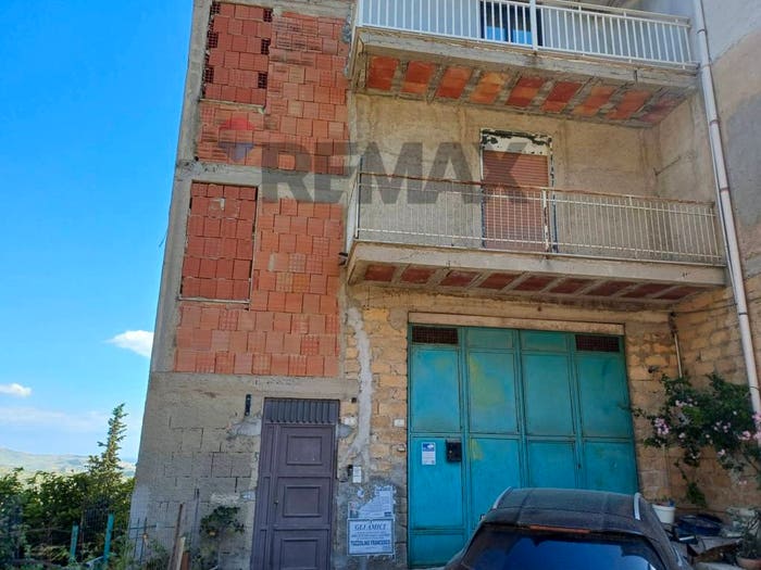 Appartamento con 6 locali in vendita in Via Montecitorio, Favara