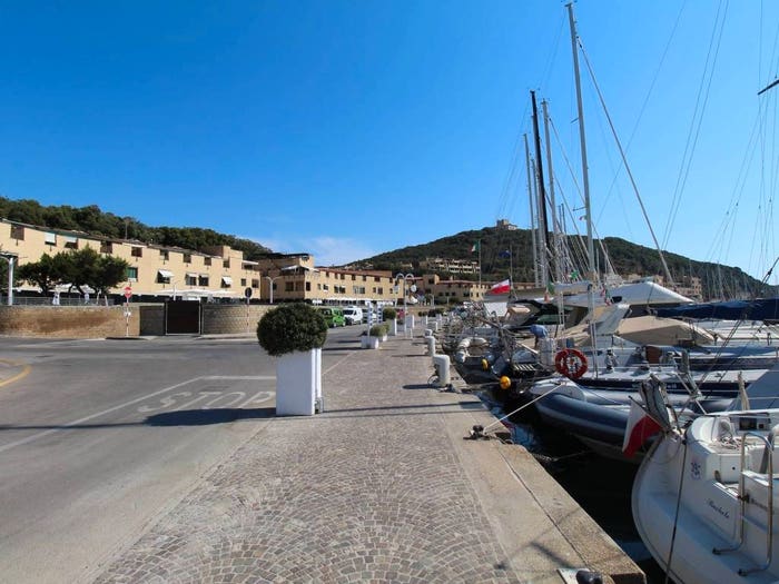 Appartamento trilocale in vendita in Piazza della Luna Rossa, Punta Ala, Castiglione della Pescaia