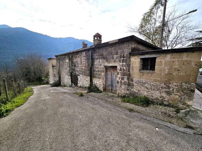 Casa bilocale in vendita in Strada Comunale FaicchioSan Lorenzello, Faicchio