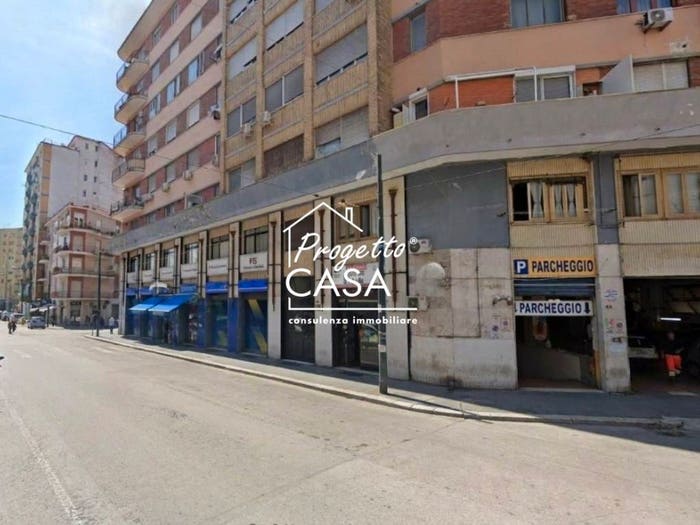 Appartamento trilocale in vendita in Corso Arnaldo Lucci, Garibaldi Ferrovia, Napoli
