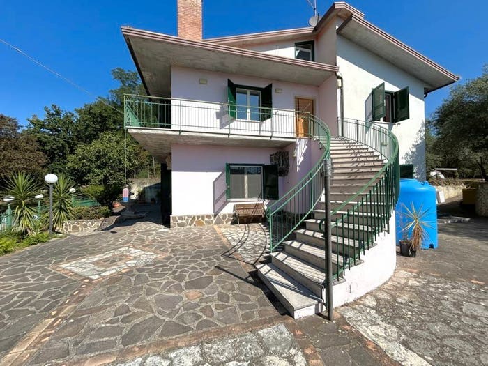 Casa con 6 locali in vendita in Via San Leonardo, Mirabella Eclano